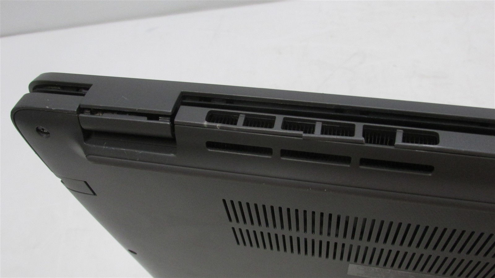 Dell Latitude 3540 i5-1335U 1.3GHz 16GB 256GB NVME 15.6″ W11P DMG/NO BAT/SPOTS