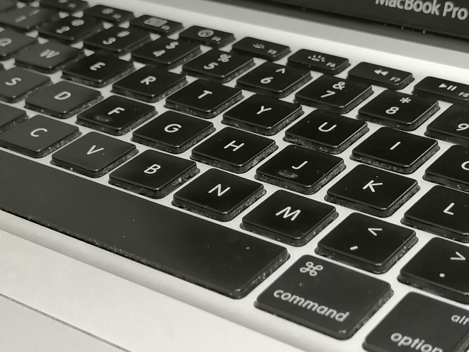 FOR PARTS 2009 15″ Apple MacBook Pro A1286 (T9600/2.8 GHz/2GB RAM)