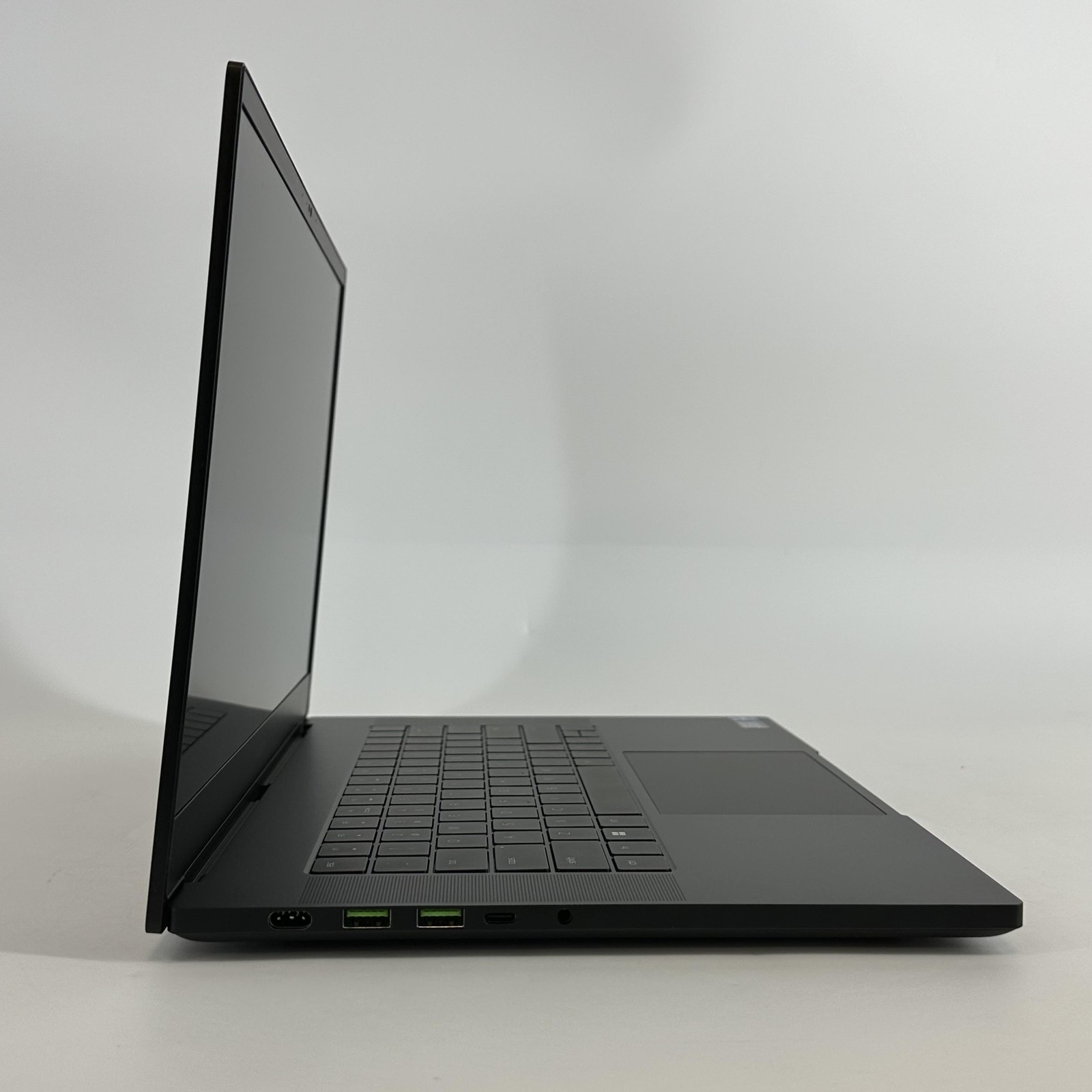 Razer Blade 15 240Hz 2K 2.4 GHz i7-12800H 32GB 1TB SSD RTX 3070 Ti Very Good