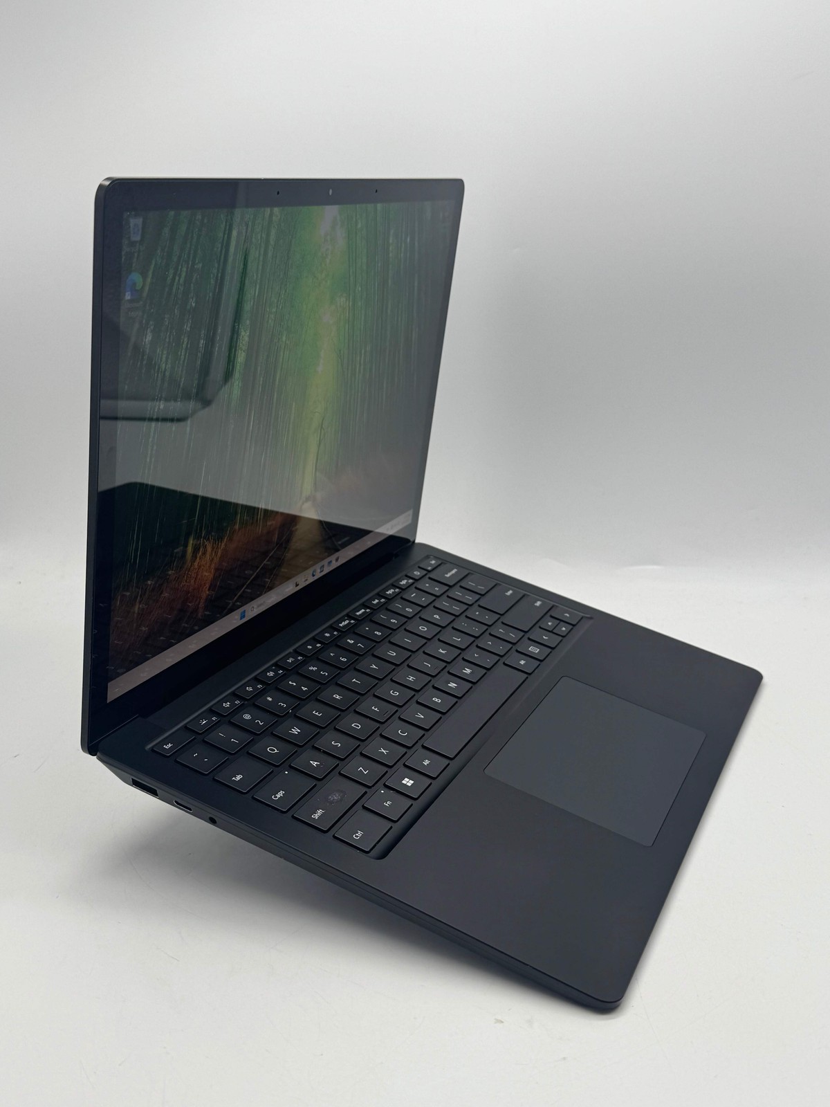 Microsoft Surface Laptop 4 1951 13.5″ Core i7 11th Gen 16GB 256GB Black Used