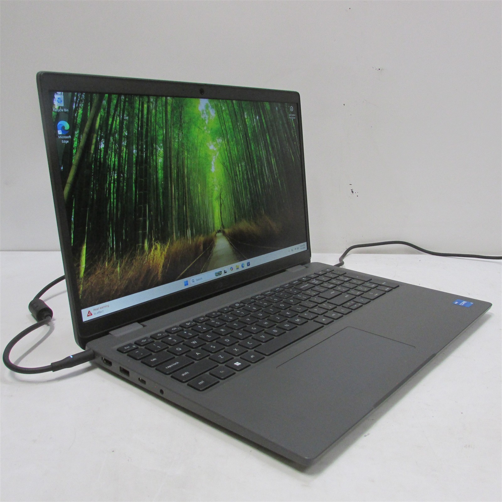 Dell Latitude 3540 i5-1335U 1.3GHz 16GB 256GB NVME 15.6″ W11P DMG/NO BAT/SPOTS