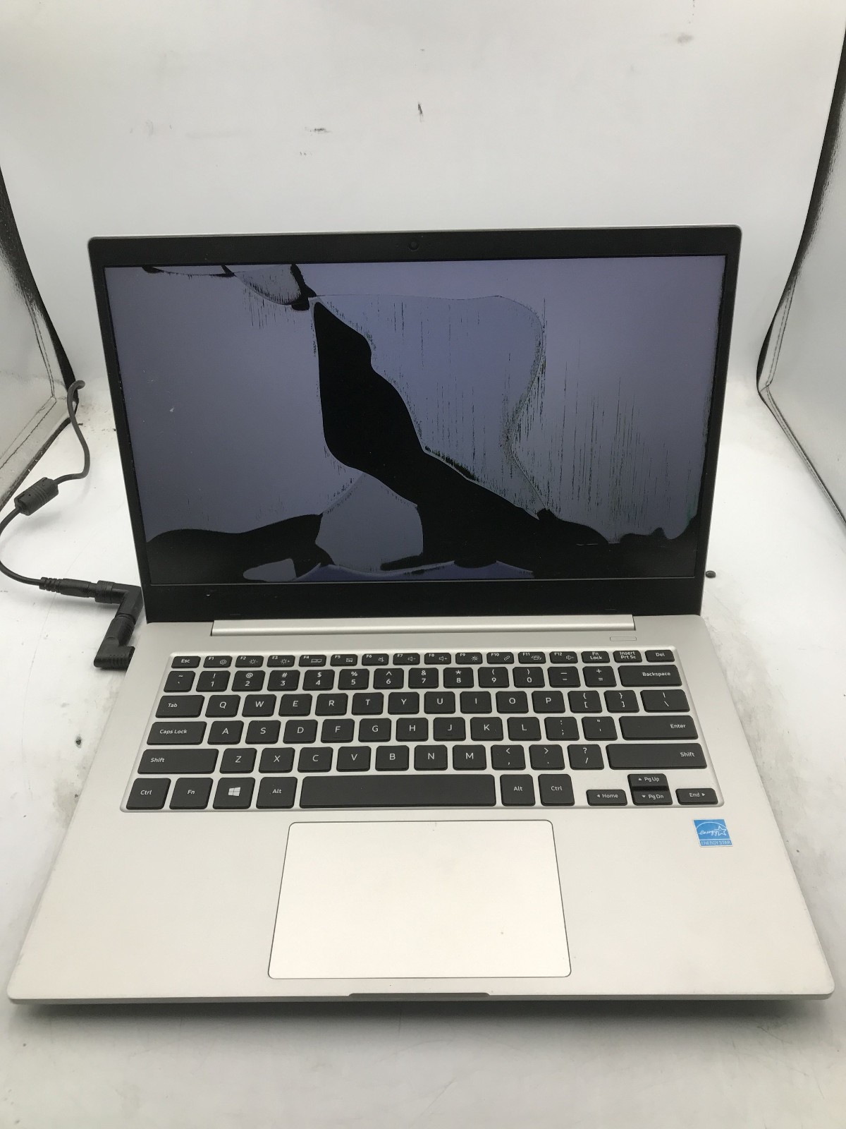 SAMSUNG NP340XLA – FOR PARTS/BAD LCD – SNAPDRAGON 7C GEN 2 – 4GB RAM – READ – BB