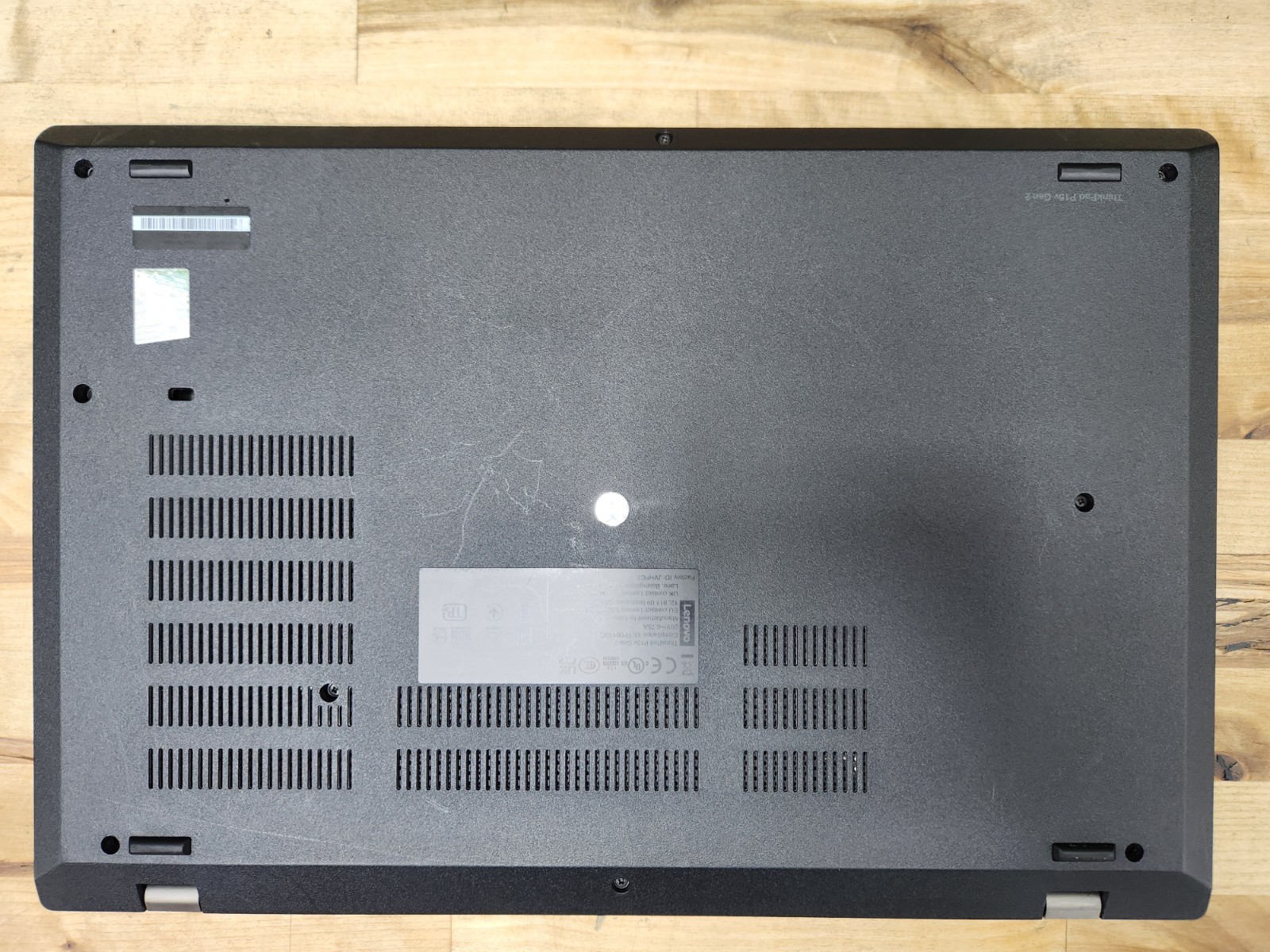 Lenovo ThinkPad P15v Gen 2 15.6″ FHD i7-11800H 16GB Nvi. T600 Windows 11 Pro ~