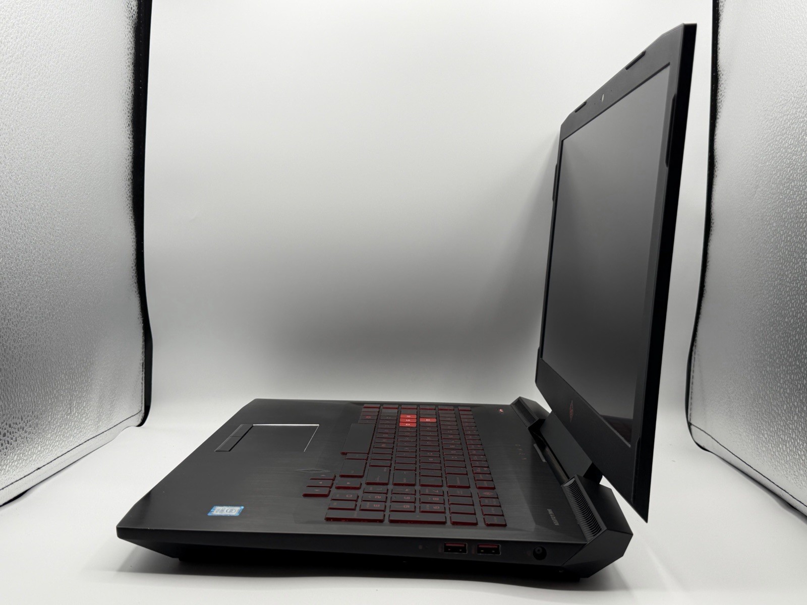 HP OMEN 17 17.3” 17-an012dx Laptop – RX 580 – i7-7700HQ – 12GB RAM – 2TB SSD