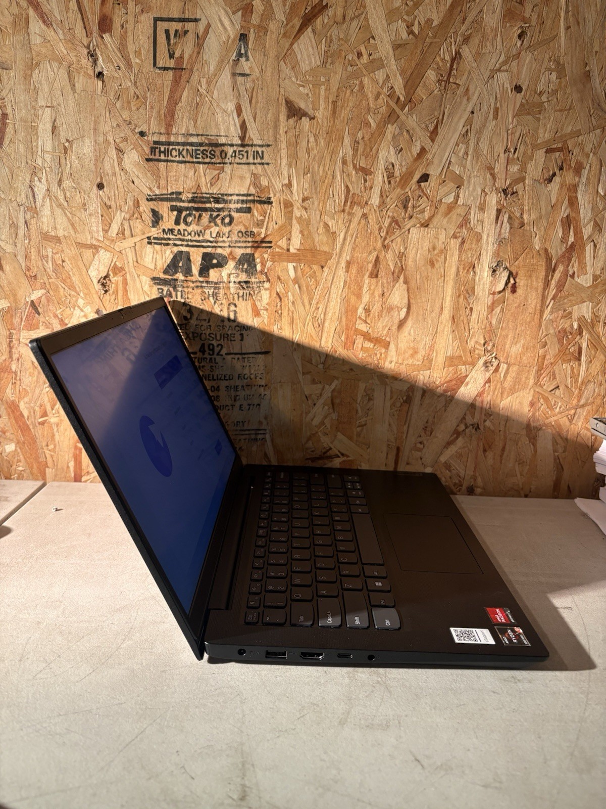 Lenovo V14 G3 ABA AMD Ryzen 5 8GB RAM 256GB SSD Win 11 Pro Laptop 14″