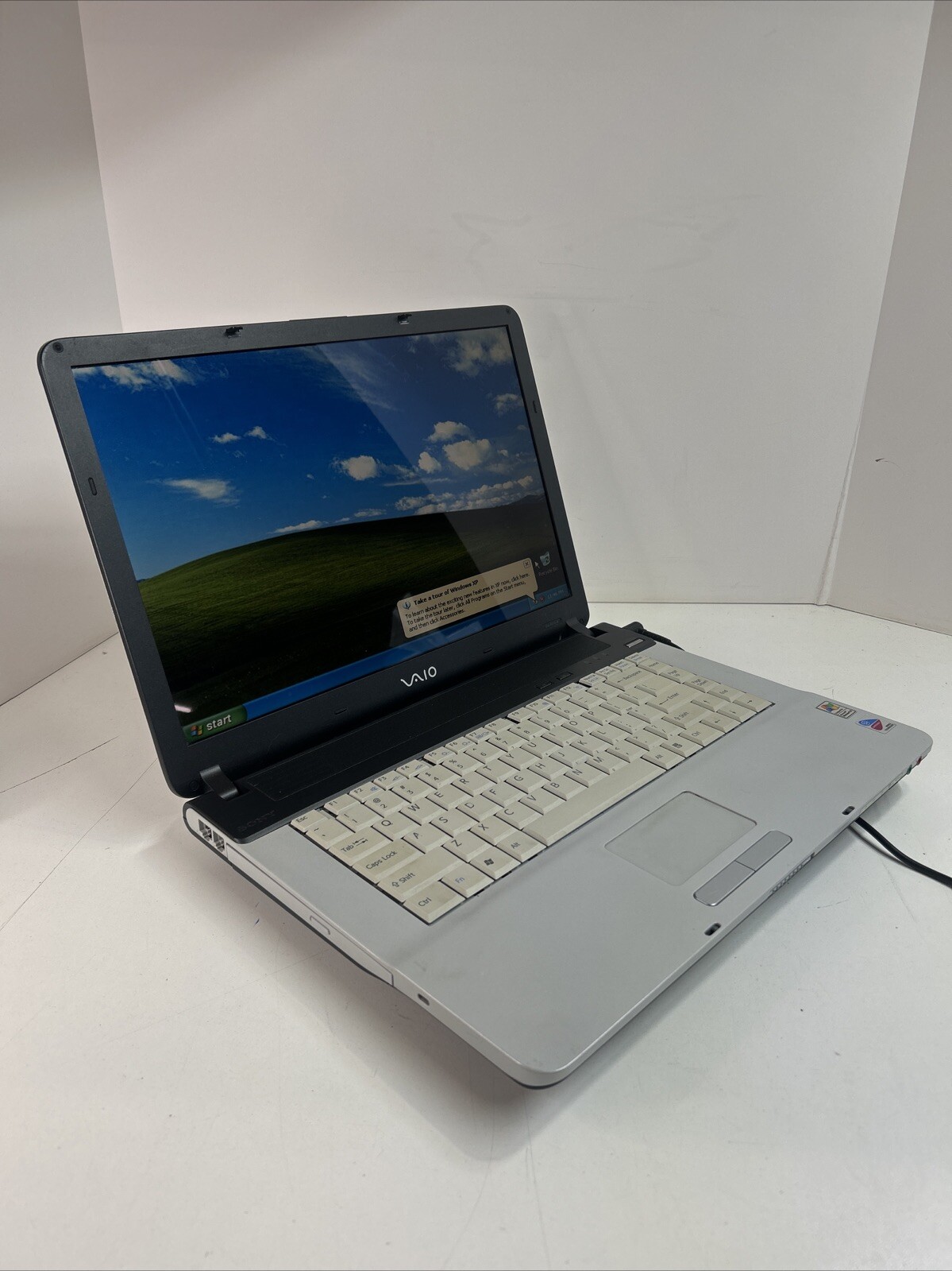Sony Vaio VGN-FS715 Intel Celeron M370 1.50 GHz 512MB Ram 60GB HDD Win XP