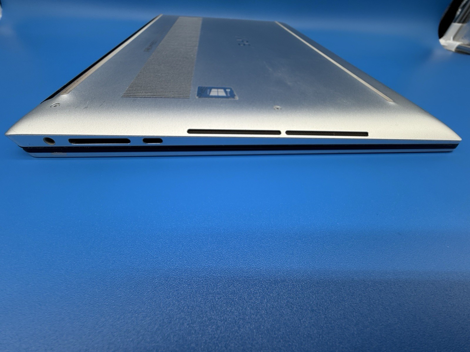 Dell XPS 15 9500 15.6” i5-10300H 8GB RAM 256GB SSD Windows 11 Pro