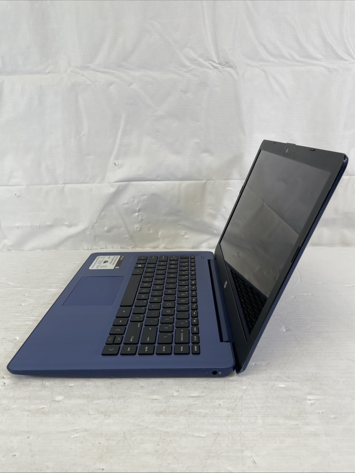HP Stream 14-DS0036NR 14″ AMD A4-9120E 1.5GHz 4GB RAM 64GB SSD Radeon Windows 10