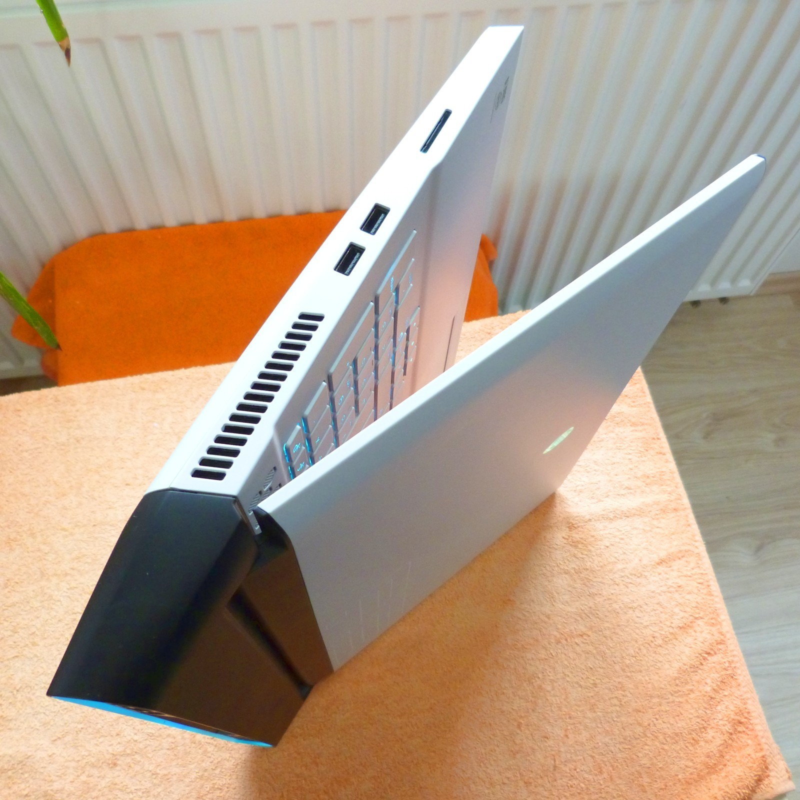 Alienware Area 51m R2 SLIM HIGH END l 17 inch 4K UHD Gaming RTX 2070 i9 64GB RAM