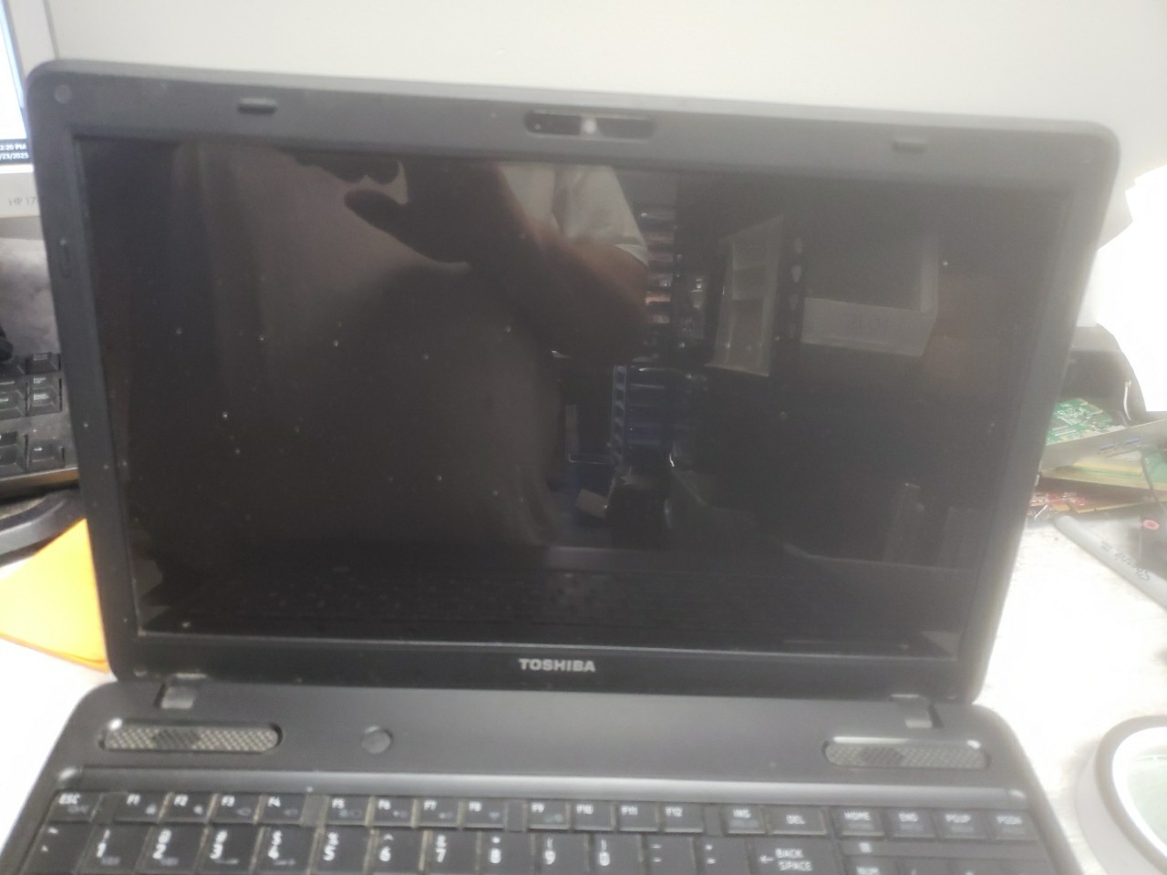 Toshiba Satellite C655D amd e300 1.30ghz 15″ Laptop 4 GB RAM free shipping