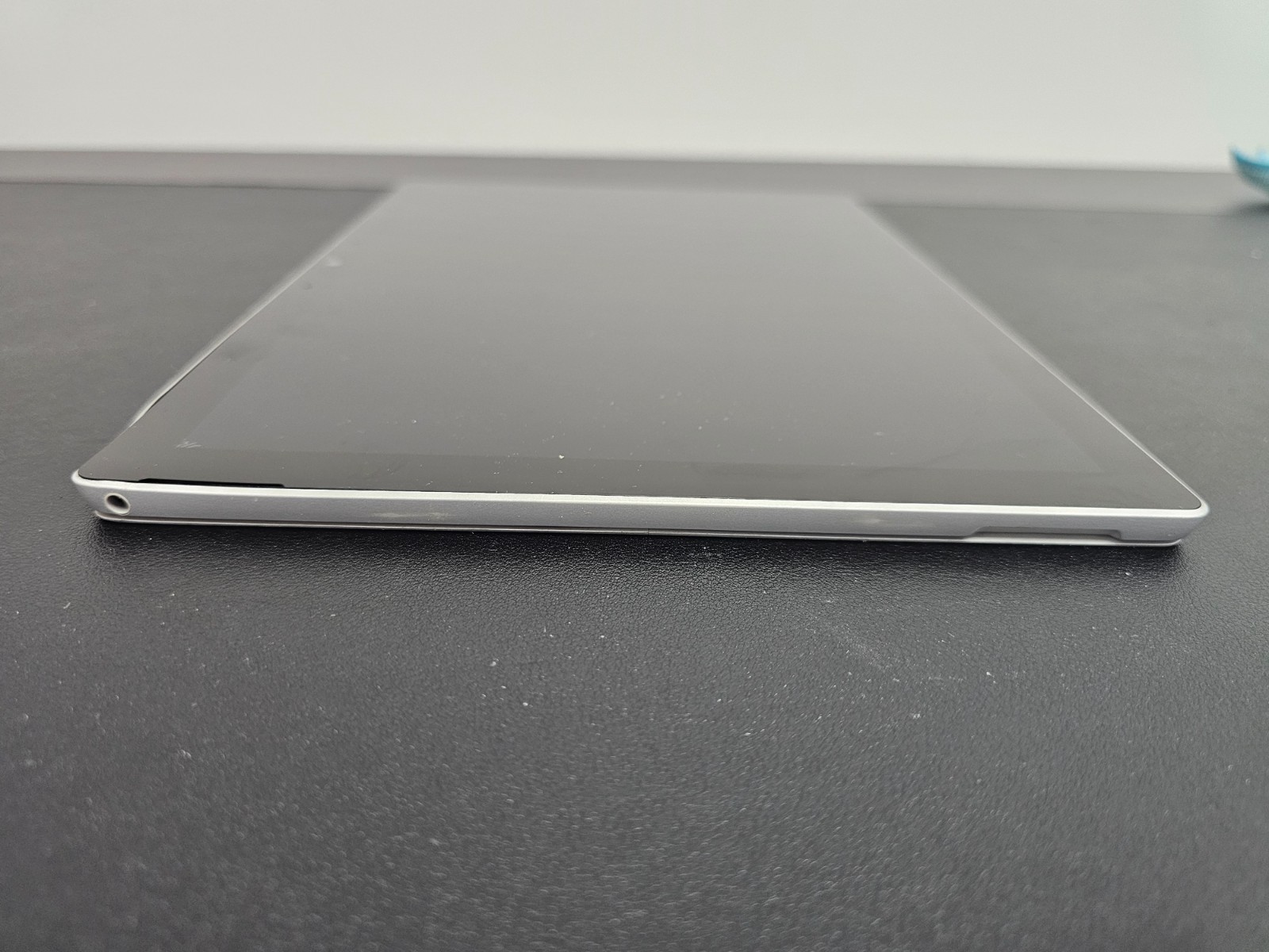 Microsoft Surface Pro 7 i5-1035G4 16GB Ram 256GB SSD Win 11 Pro ***READ***