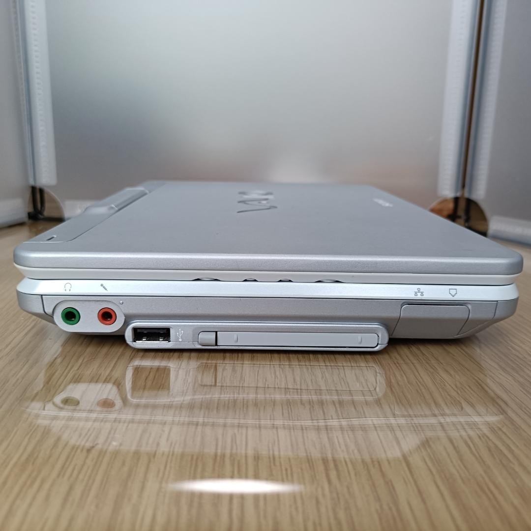 SONY VAIO TR5EB Celeron 900MHz 1GB RAM 40GB HDD DVD Used Japan Genuine