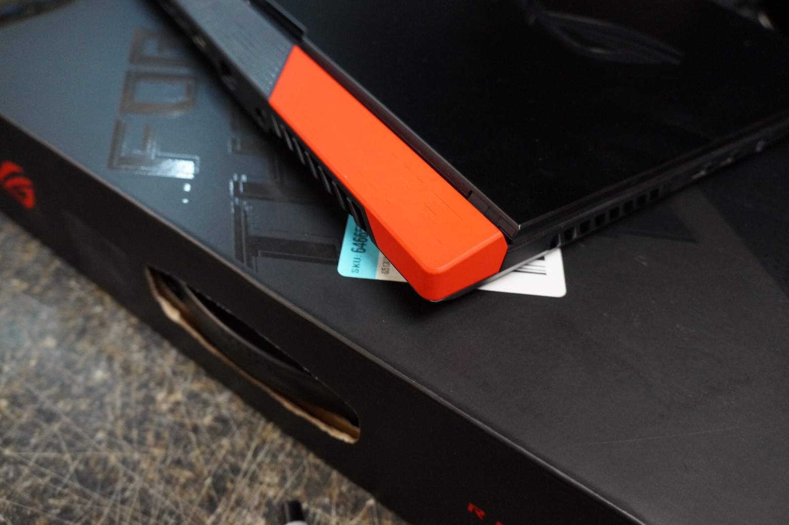 ASUS ROG Strix ADVANTAGE ED. G513QY 5900HX 16 GB RAM, 512 GB SSD – (5RIE26CB)