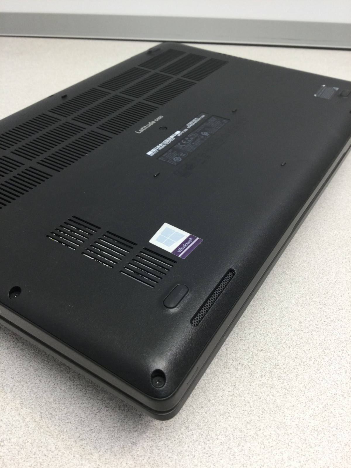 Dell Latitude 5400 14″ Core i7-8665U 1.90GHz 8GB RAM 125GB SSD win 11 pro