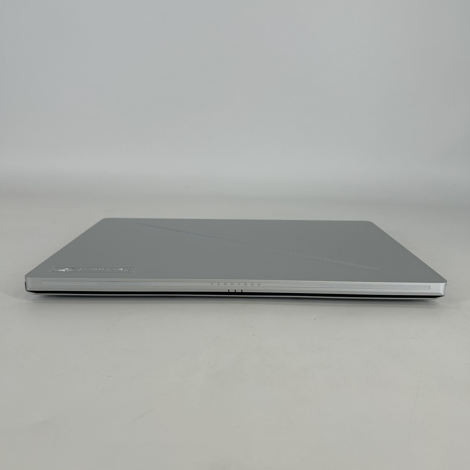 Asus ROG Zephyrus G14 GA403 14 120Hz QHD+ 4.0 GHz Ryzen 9 270 16GB 1TB RTX 5060