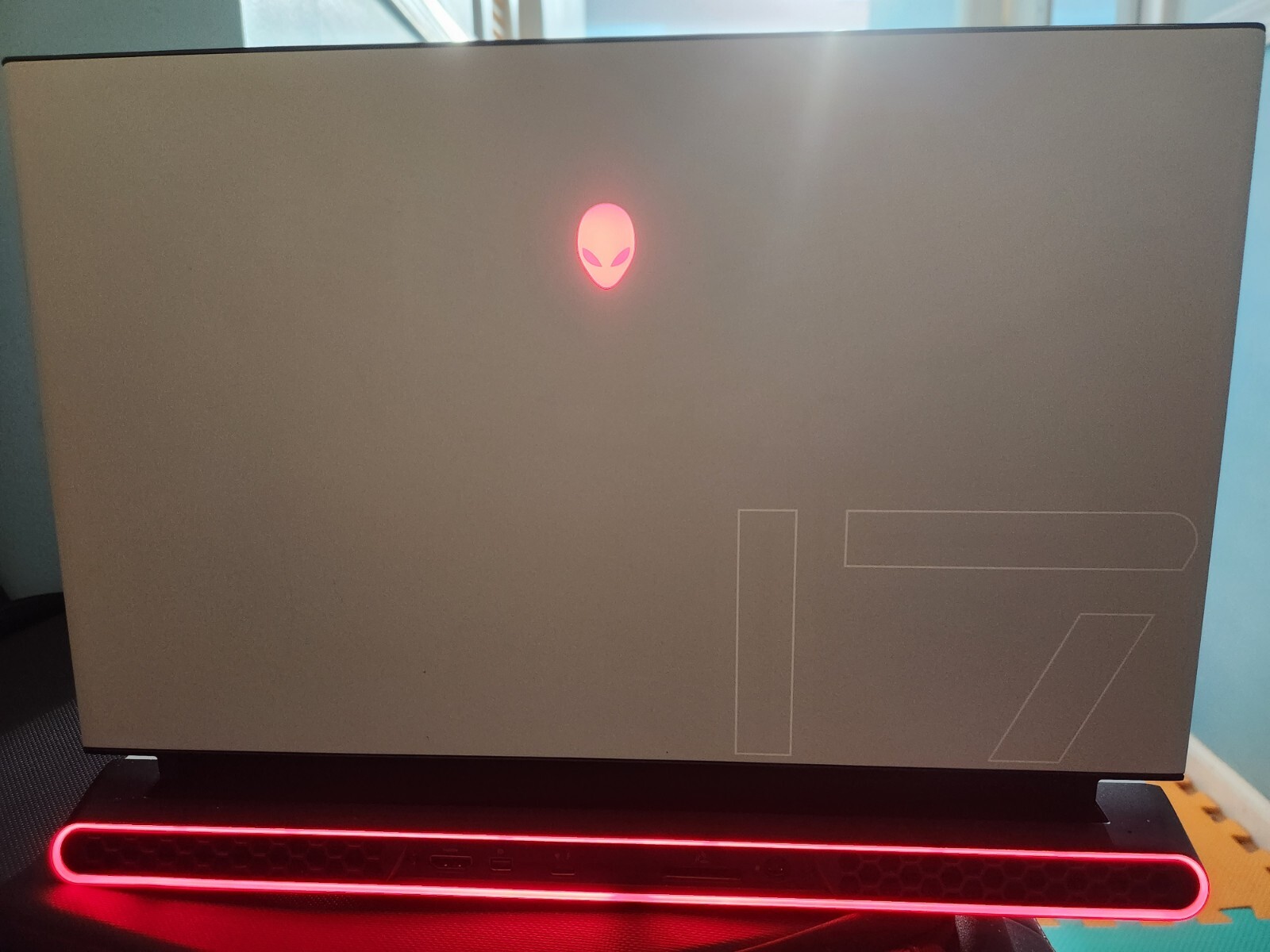 Alienware m17 R3 17.3″ FHD 300Hz i9-10980HK 32GB 2TB SSD RTX 2080 Super