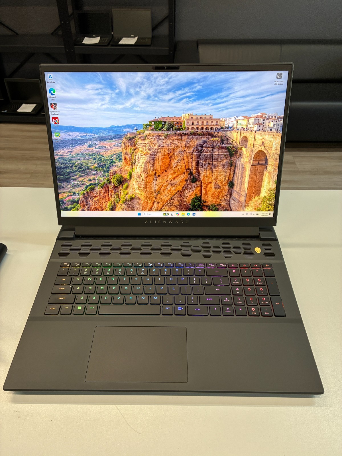 Dell Alienware M18 R2: 18″ / i9-14900HX / RAM 32Gb / RTX 4070 / SSD 2tb / Win 11