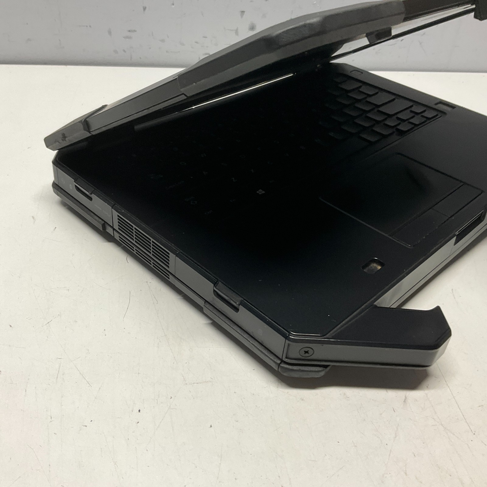 Dell Latitude 5414 Rugged Laptop Intel i7-6600U 2.60GHz 8GB NO HDD/OS/BAT READ