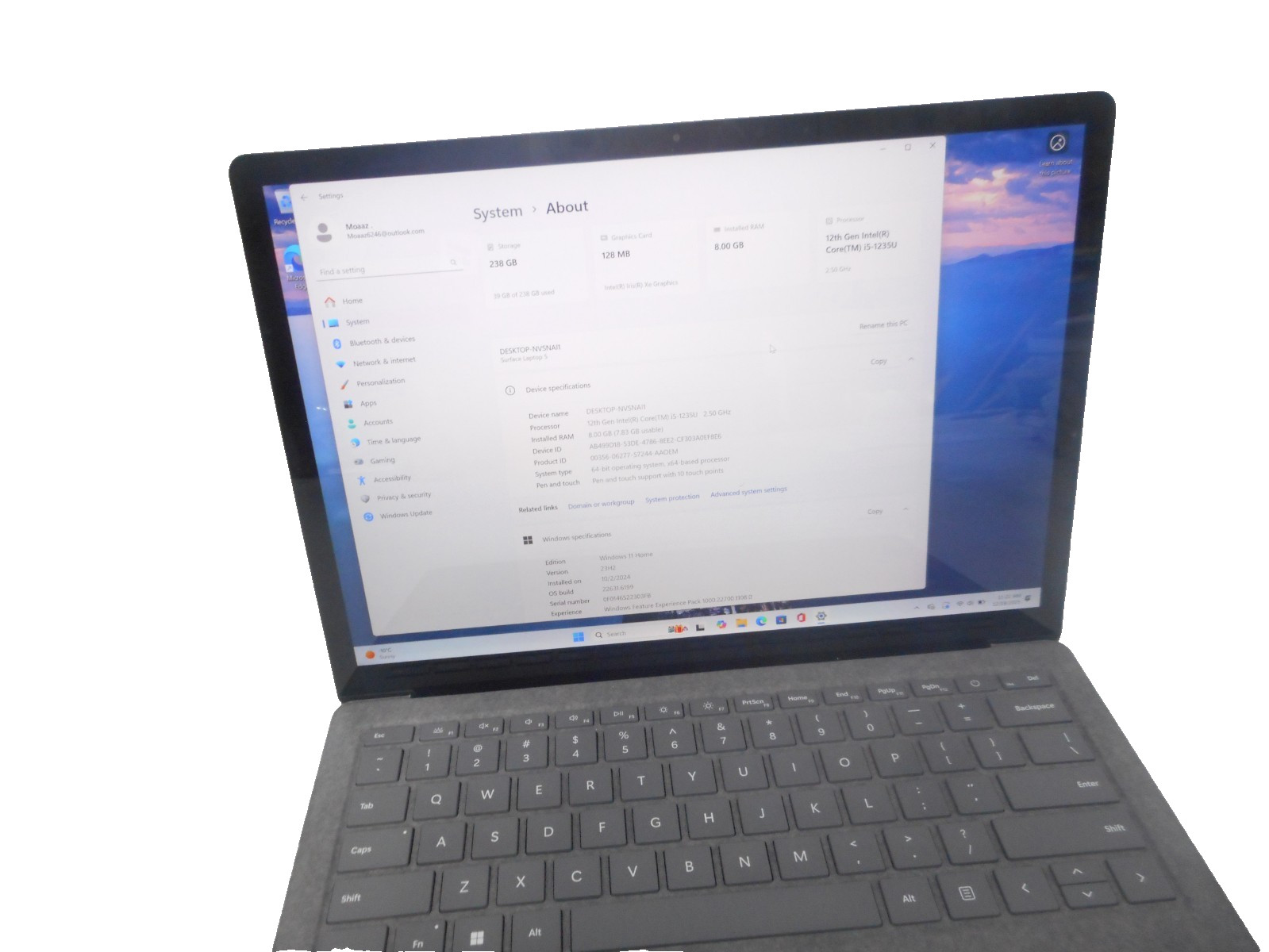 Microsoft Surface Laptop 5 13.5” Touch (256GB SSD, Intel Core i5 12th Gen) read