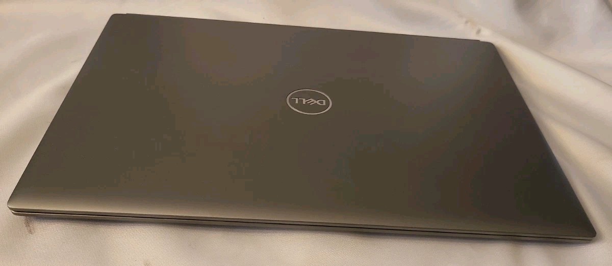Dell Vostro 5620 i7-1260P 16GB RAM 512GB SSD NVIDIA MX570 16″ FHD Win11