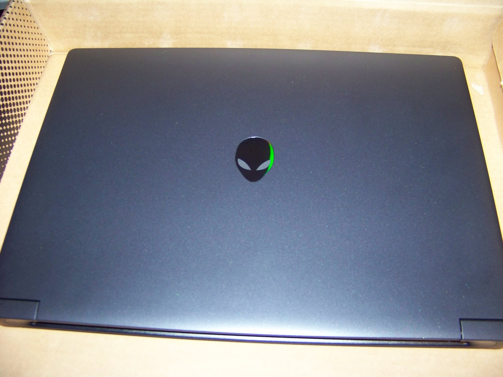 Alienware 15.3″ WUXGA 165Hz Gaming AMD Ryzen 5 220 RTX 4050 GDDR6 16GB 512GB SSD