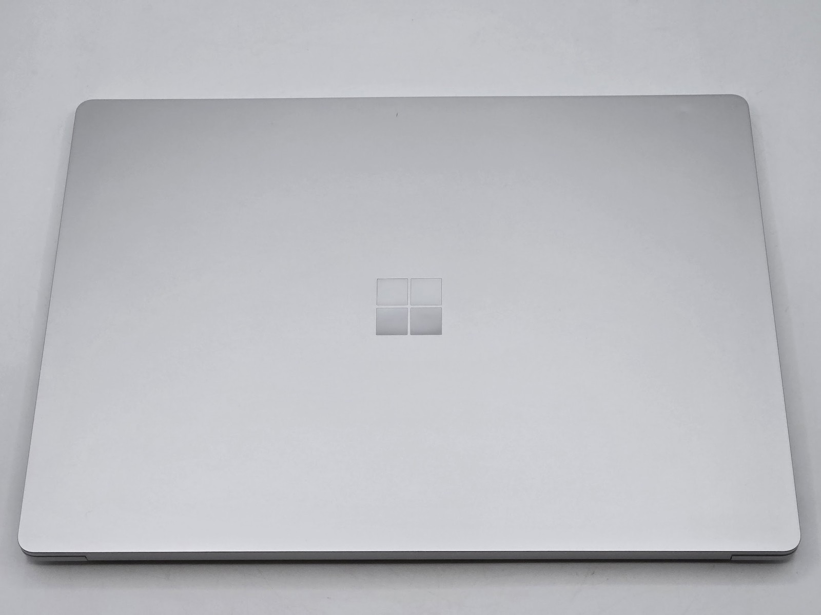 Microsoft Surface Laptop 5 15″ 2496 x 1664 Touch I7-1255U 512GB 8GB W11 Webcam
