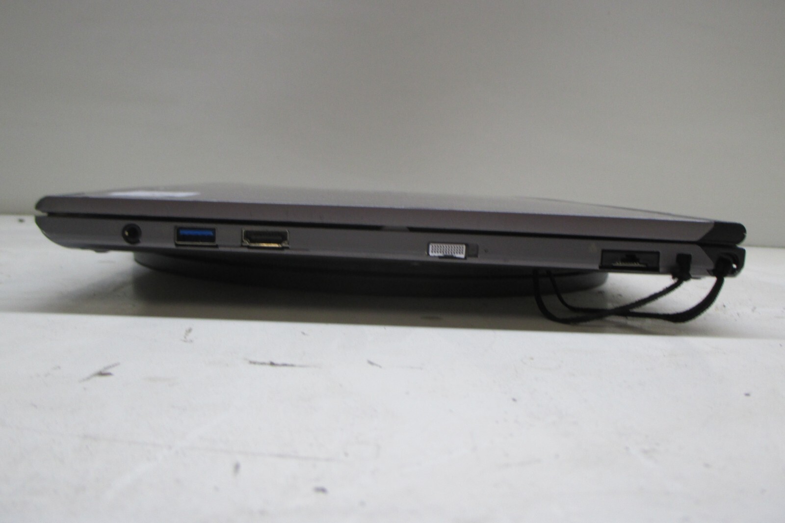 Fujitsu LifeBook T935 i5-5300u 2.3ghz 8gb NO HDD READ
