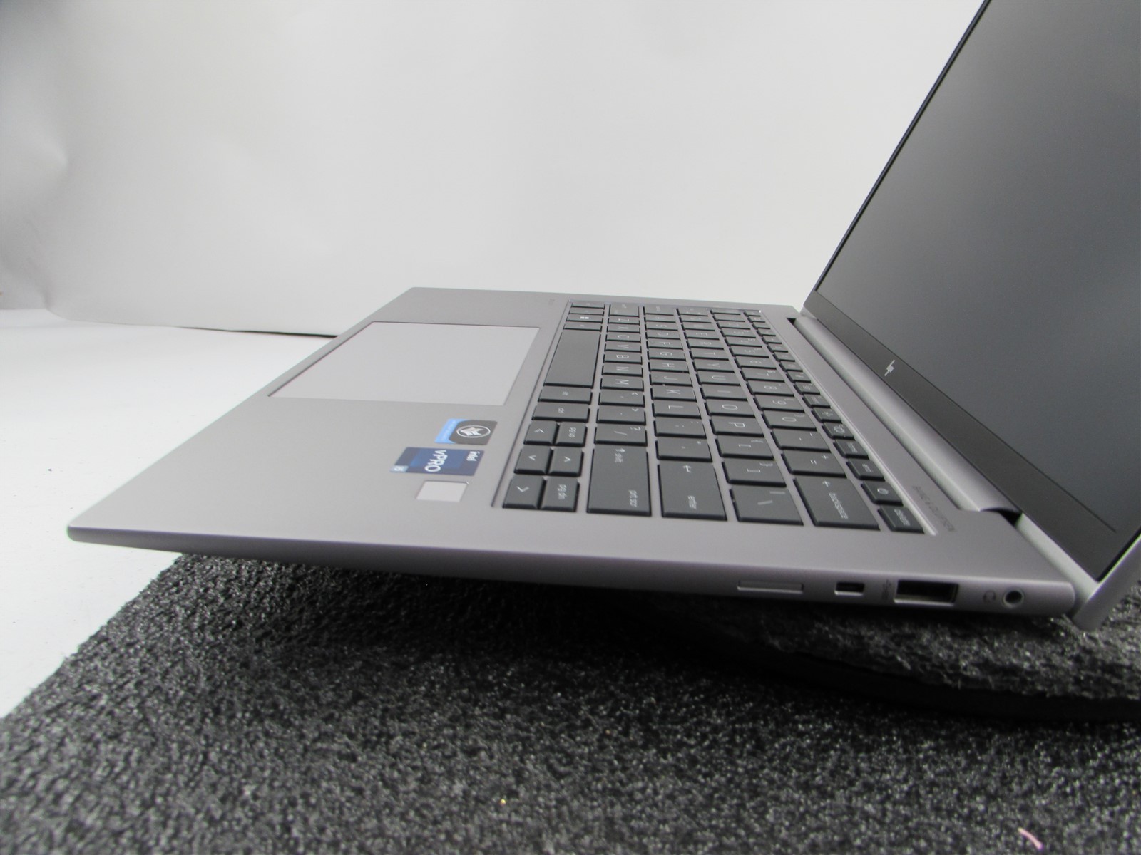 HP ZBOOK FIREFLY 14 (G9) 1920X1080 FHD CORE I5-1250P 256GB SSD 16GB RAM NO O.S