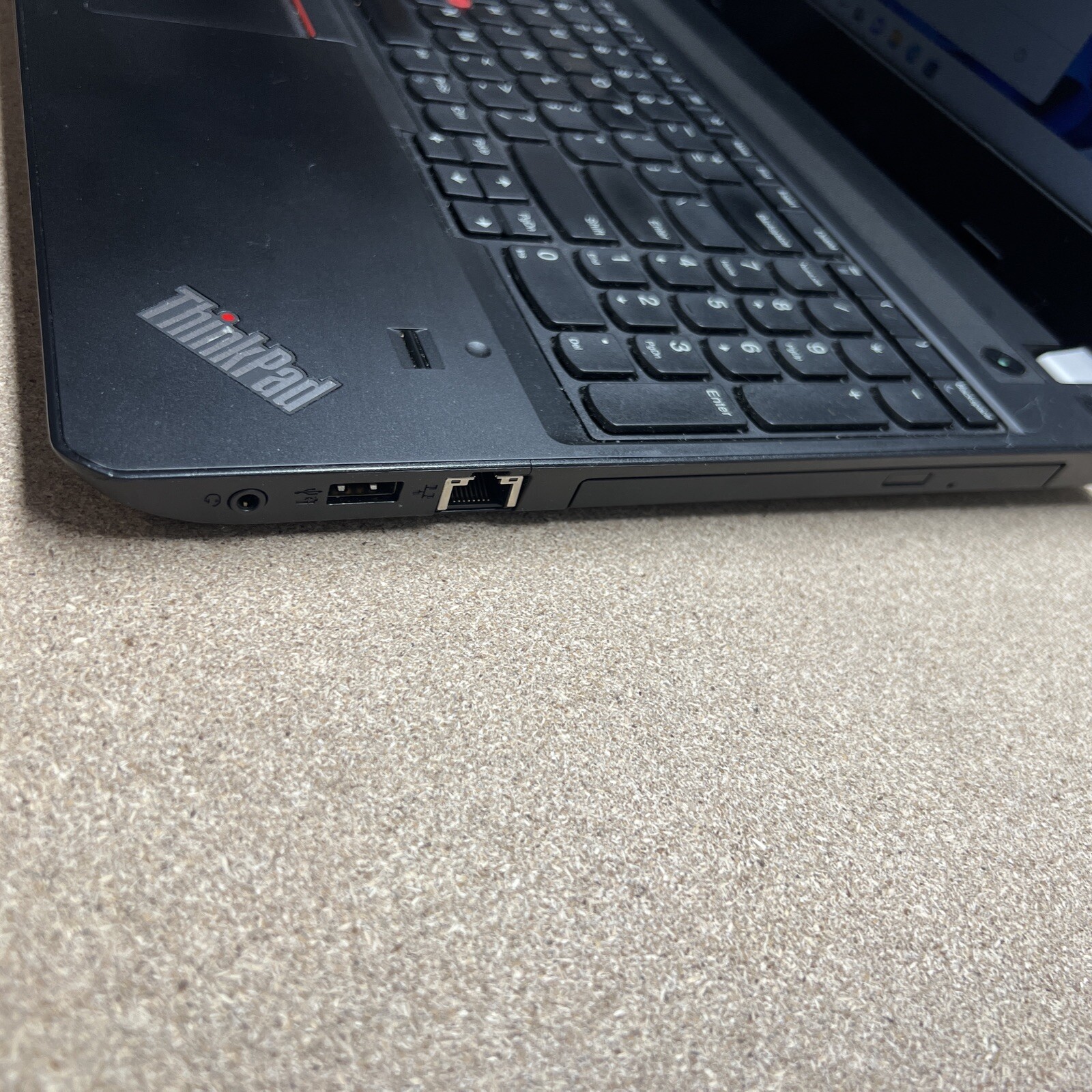 LENOVO THINKPAD E570 15.6″ Intel Core i5-7200U 2.50GHz 8GBRAM -256GBSSD
