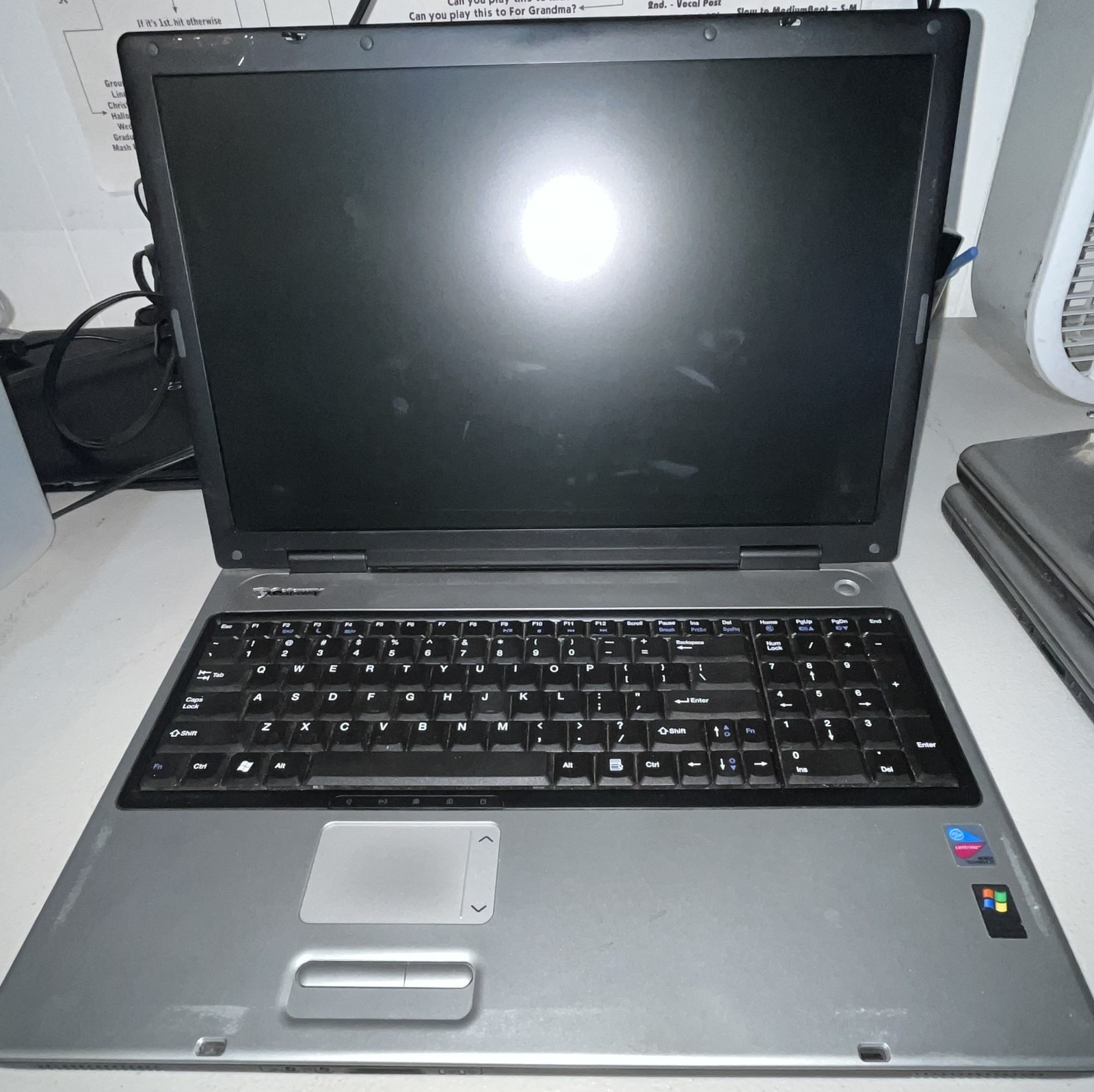 Gateway PA2 17.1″ Laptop M680E Intel Centrino Pentium M770 2 GB Ram NO HDD