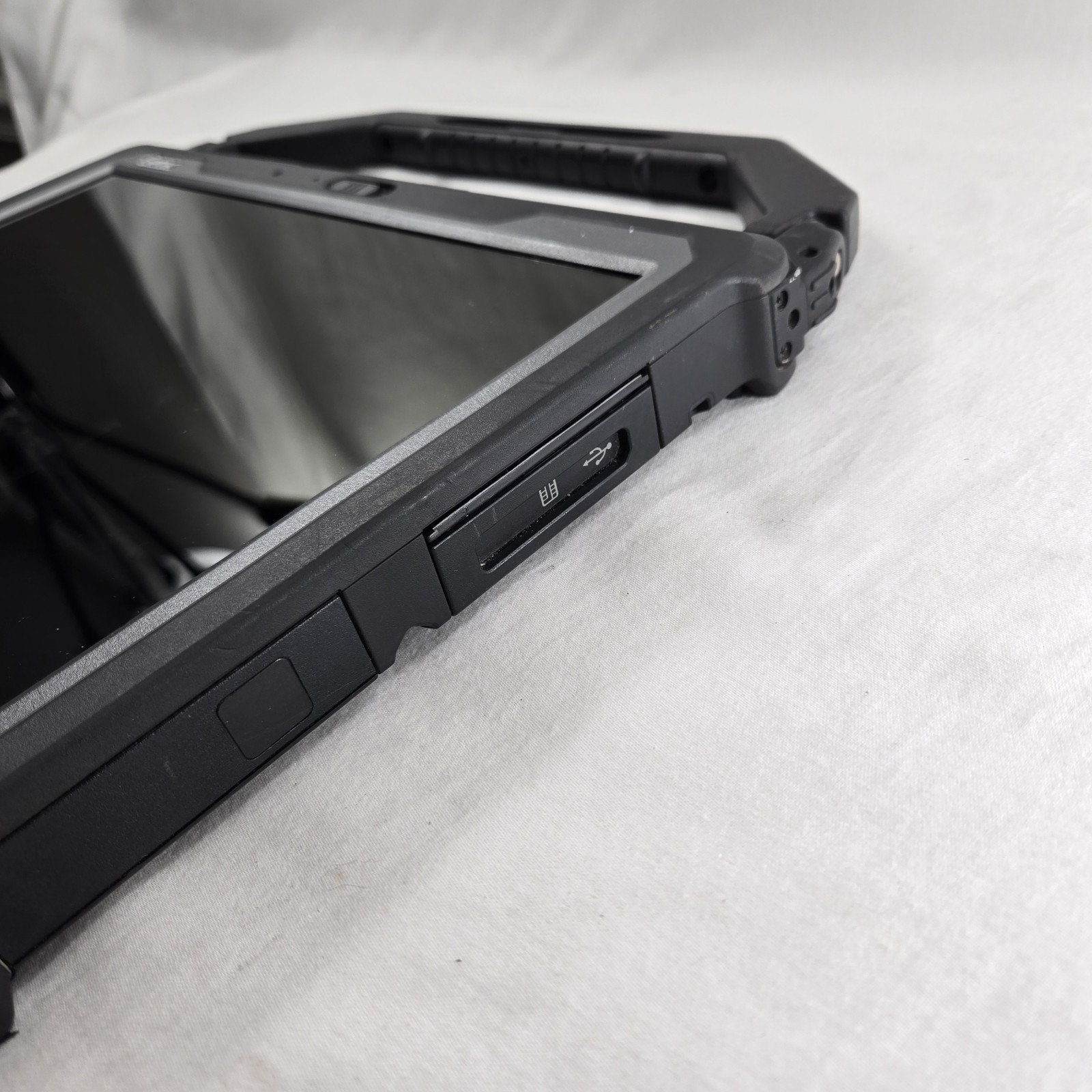Getac A140 G2 Rugged Tablet Core i5-10310U 1.7GHz 256GB SSD 16GB Ram — Grade B