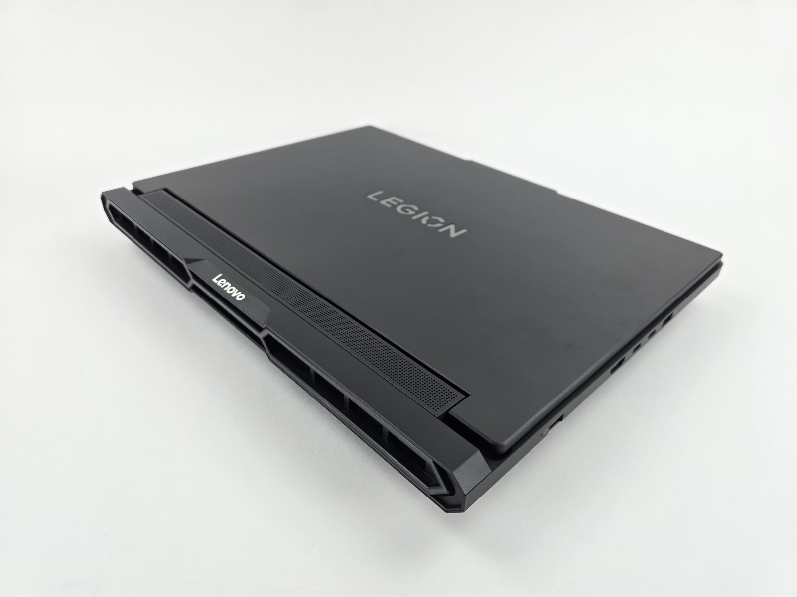 Lenovo Legion Pro 7i 16IAX10H 16″ 2.5K OLED Ultra 9 275HX 32GB 1TB RTX 5080 Good