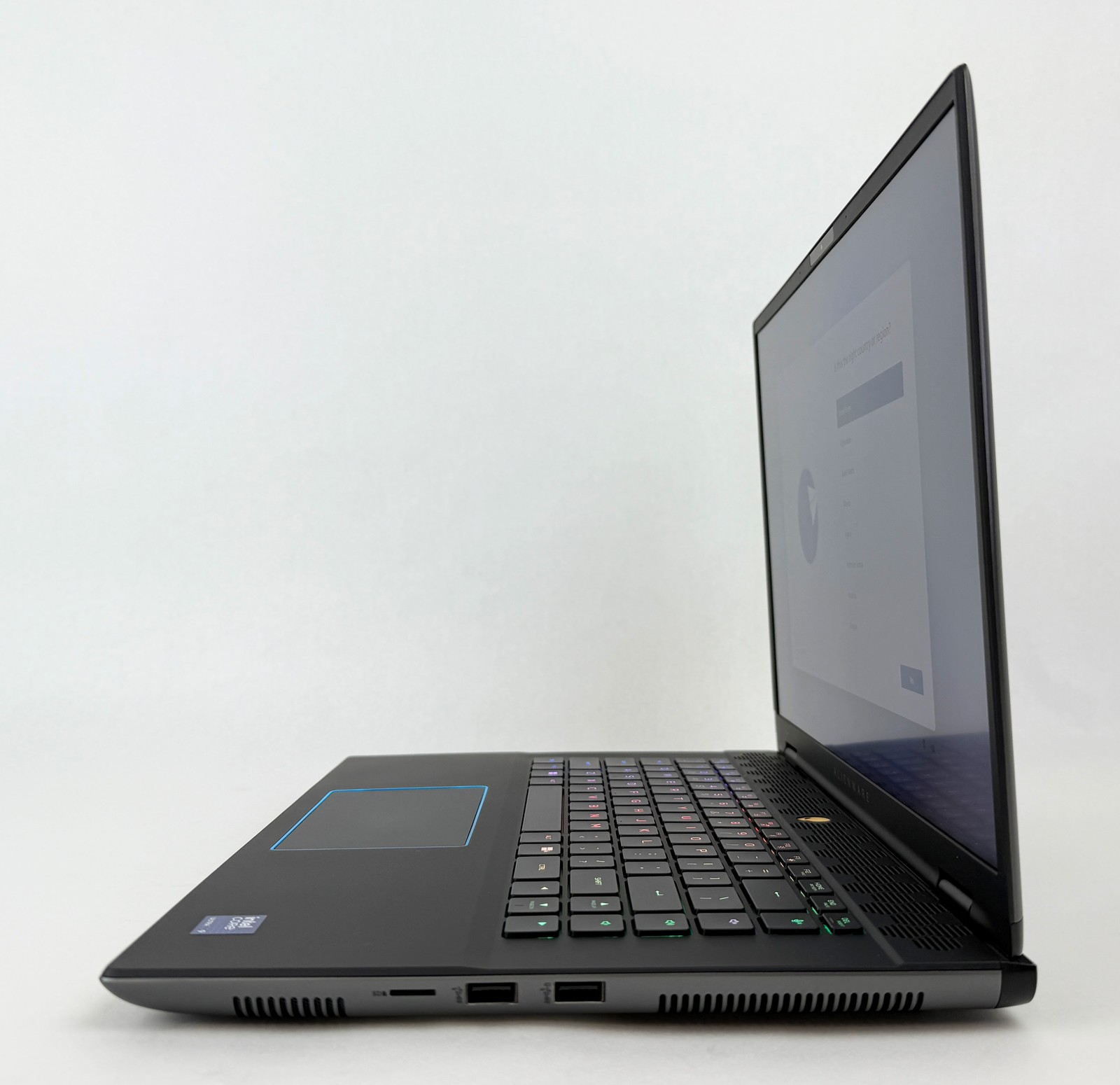 Alienware m16 R2 16″ 2560×1600 240Hz Ultra 9 185H 32GB 1TB RTX 4070 W11H