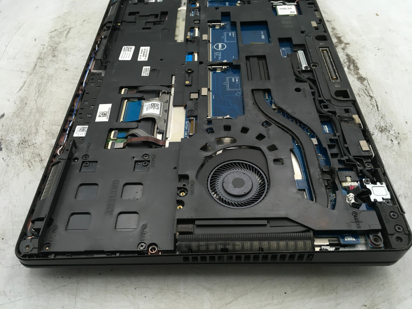 DELL LATITUDE E5570 – FOR PARTS/NO POWER – INTEL I5 6TH GEN – NO RAM – READ – BB