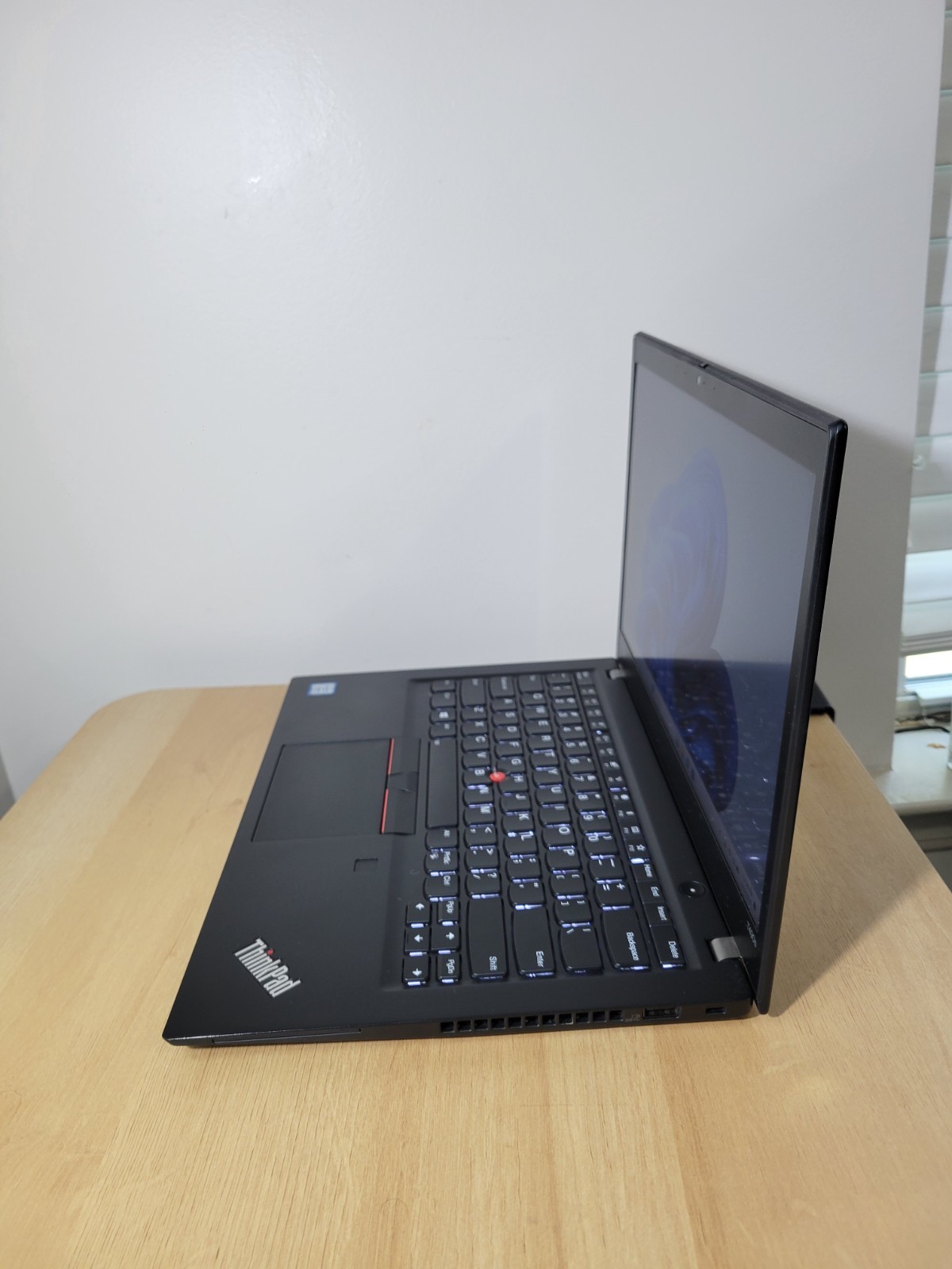 Lenovo Thinkpad T490s i5 8650U 16Gb 256Gb FHD 14″ Touchscreen . Grade B+