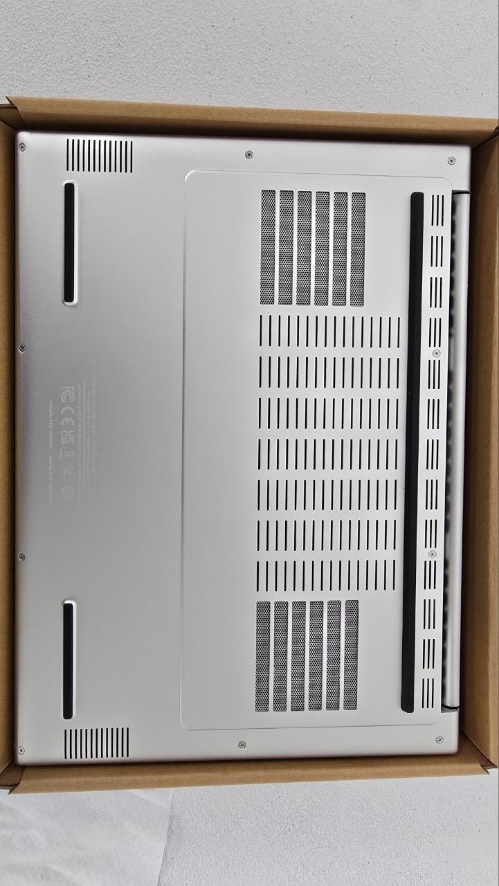 Razer Blade 14 120Hz OLED Ryzen AI 9 365 32GB 1TB SSD RTX 5070