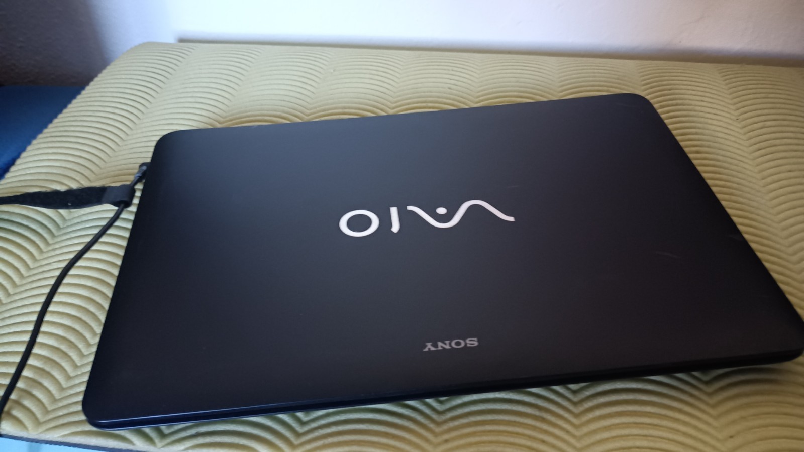 SONY VAIO SVF153a1ym I3-4010U 8GB 15.6″ 256GB NVME NVIDIA 750M 1GB