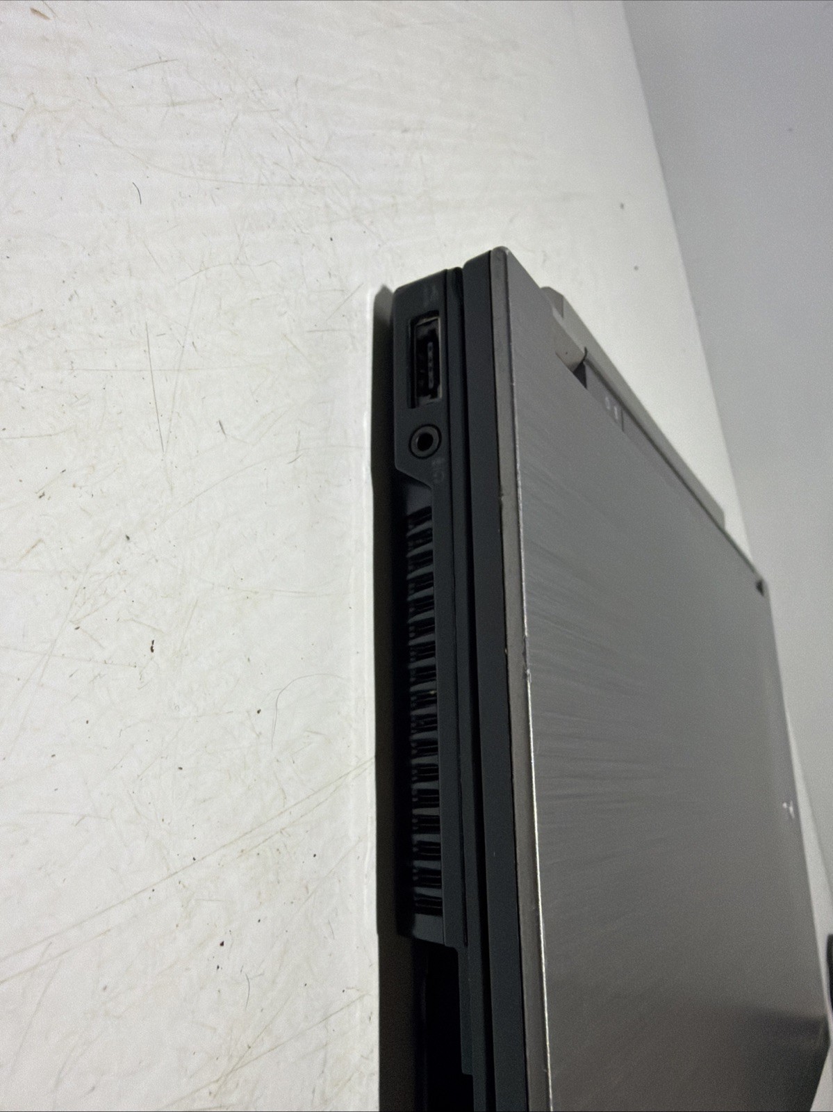 Dell Latitude E4310 14″ Laptop i5 M540 8gb Ram No Drives Boots Bios No P/S
