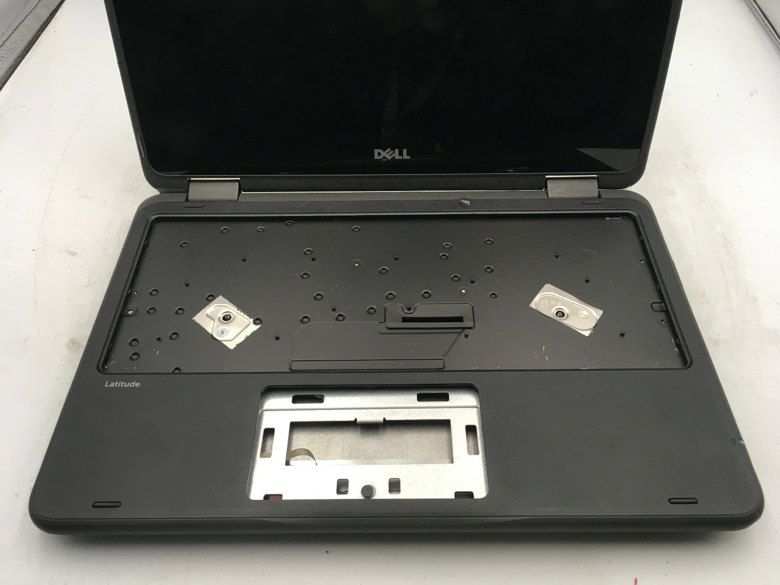DELL LATITUDE 3189 – FOR PARTS – INTEL PENTIUM – 4GB RAM – 11″ – READ DESC – BB
