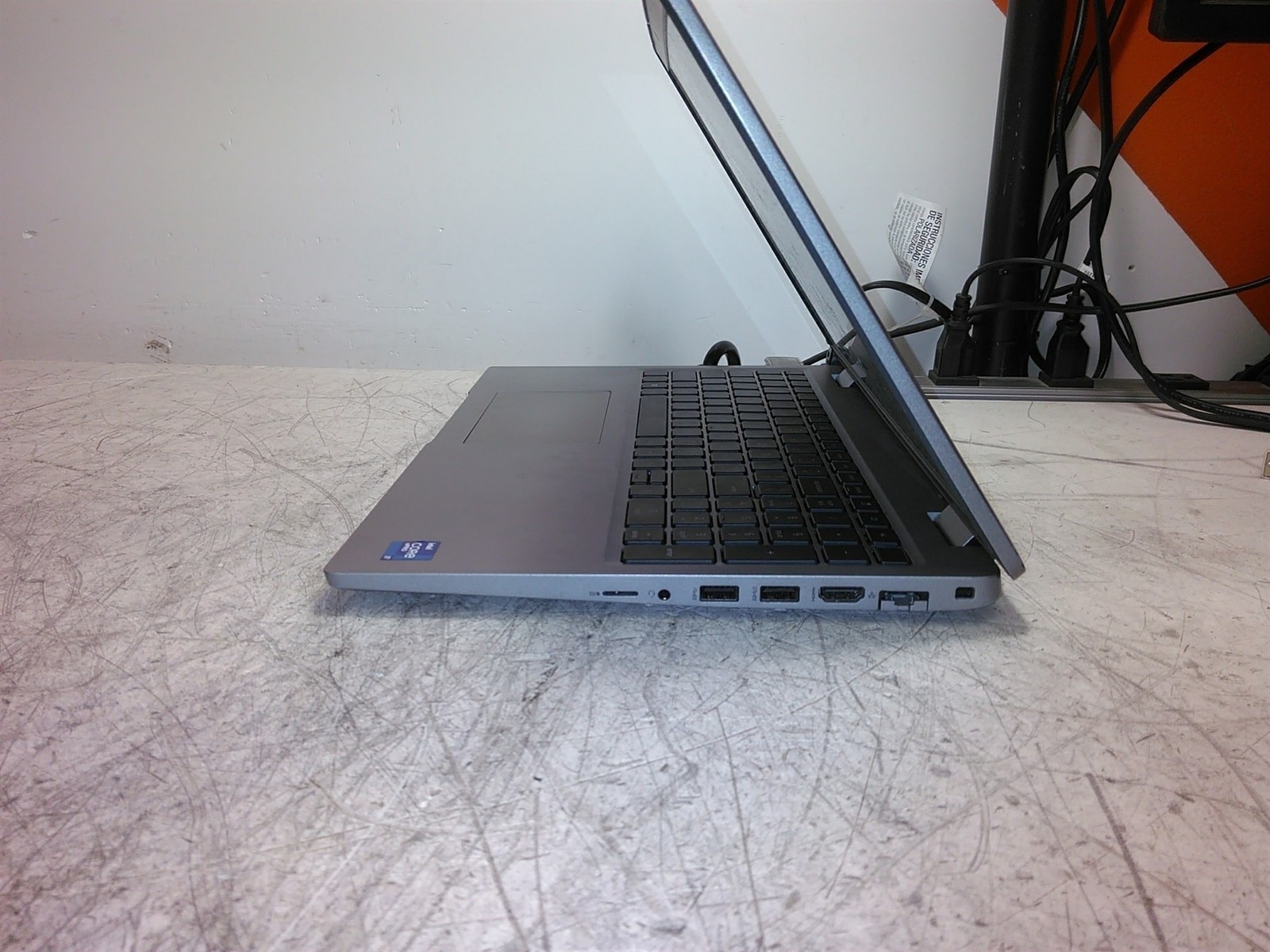 Scratched LCD Dell Latitude 5520 Laptop Intel i7-1185G7 3GHz 8GB 256GB SSD