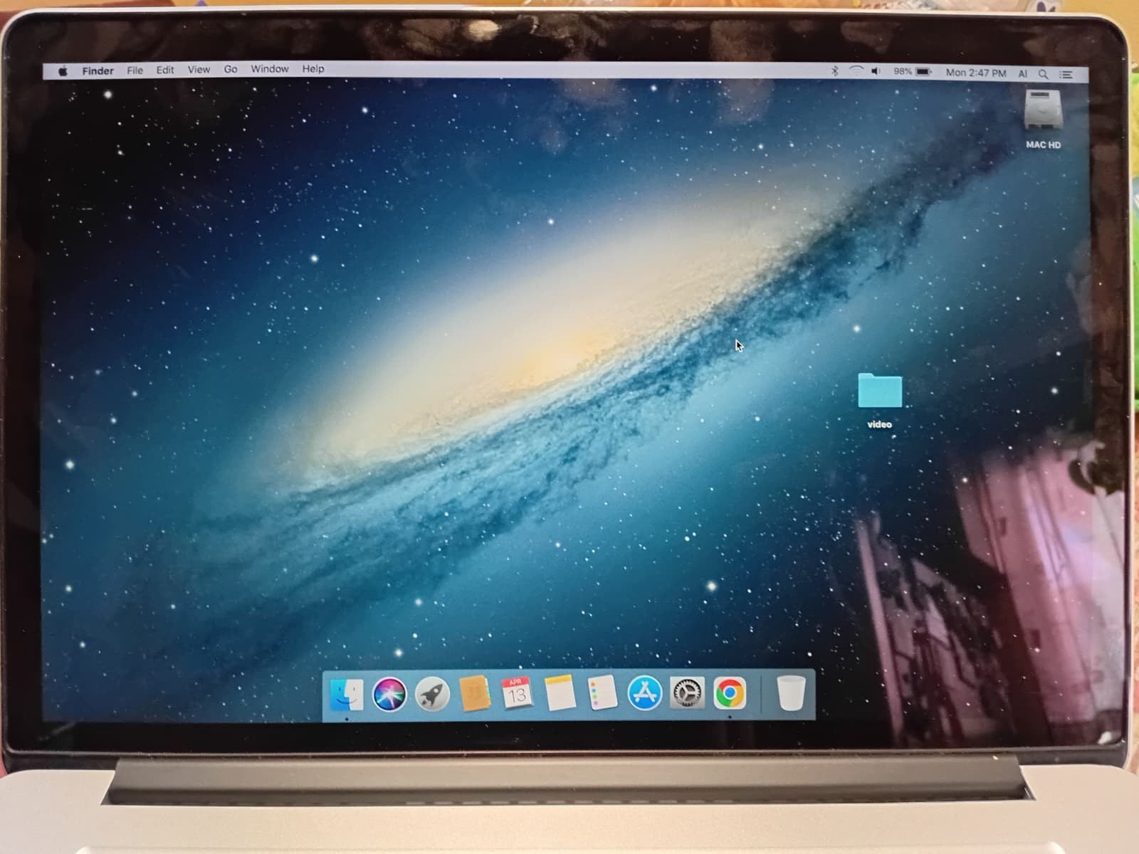 Apple MacBook Pro 13″ 2017 i5 8GB 256GB SSD Retina – Works Great + Charger