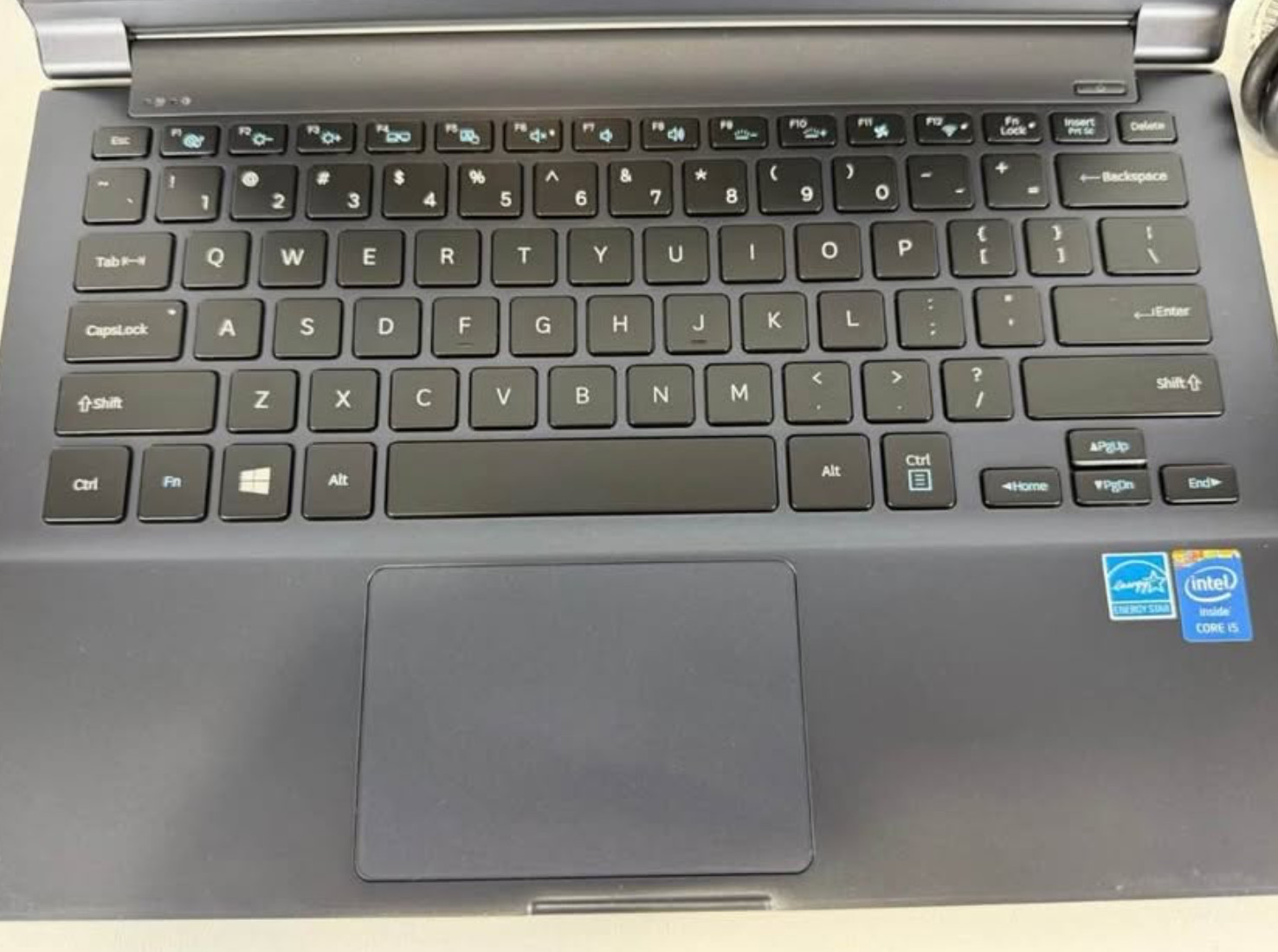 Samsung Laptop 900X (NP900X3G) – 128GB/8GB with Charger – TESTED & WORKING