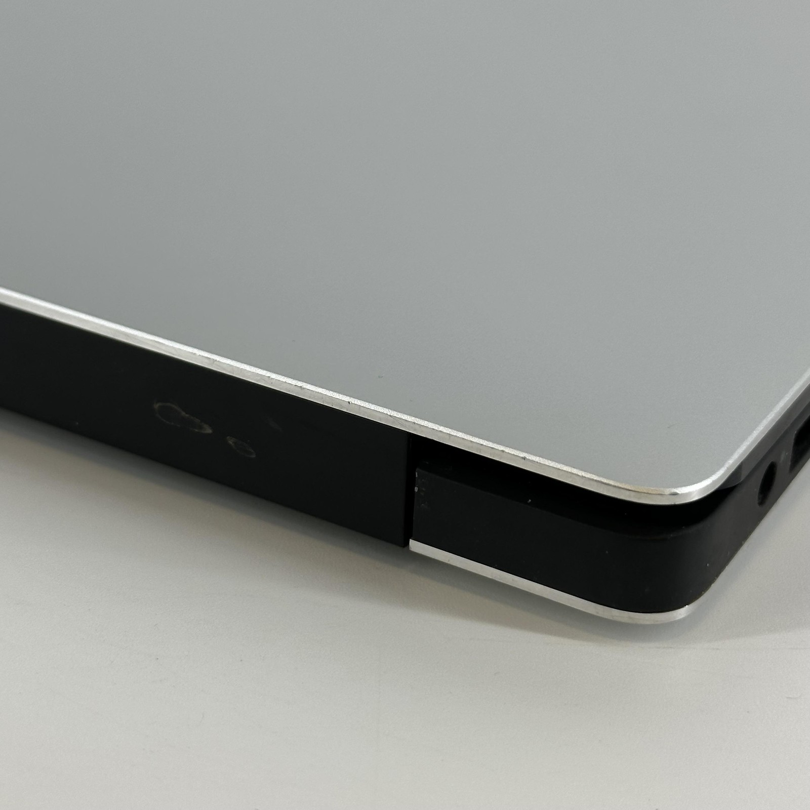 Dell XPS 15 7590 Gray 4K i9-9980HK 2.40GHz 32GB 1TB SSD NVIDIA GTX 1650 Good