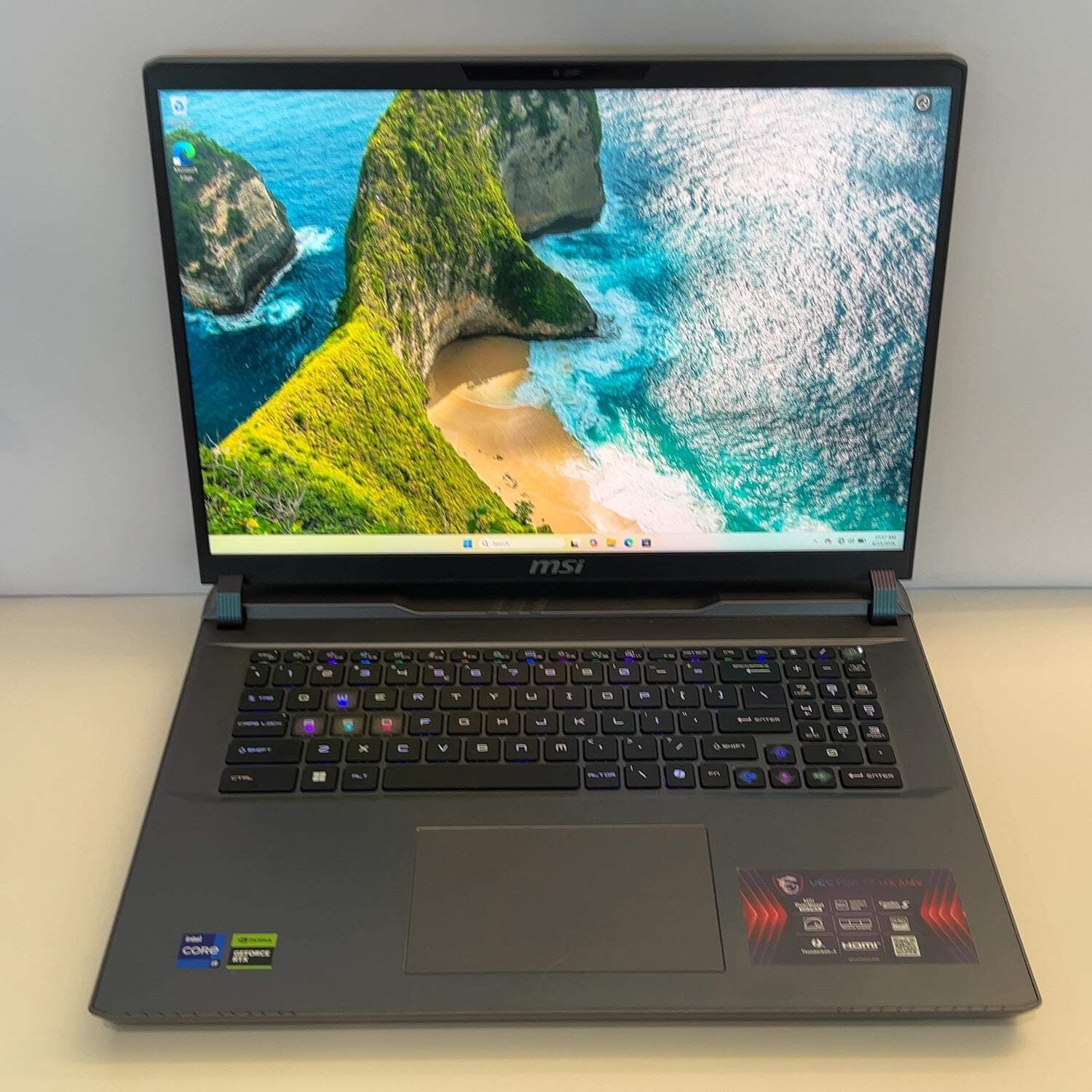 MSI Vector 17 HX A14VGG 17.3″ i9-14900HX 32GB RAM 1TB SSD GeForce RTX 4070