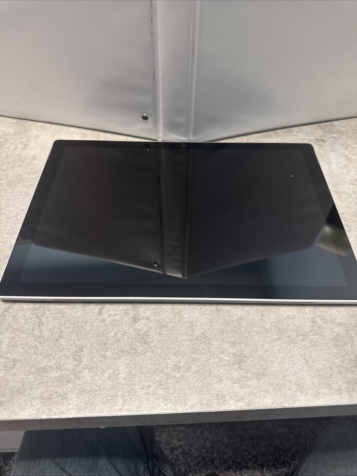 Microsoft Surface Pro 5 Intel Core i5-7300U @ 2.60GHz 4GB RAM 128GB SSD