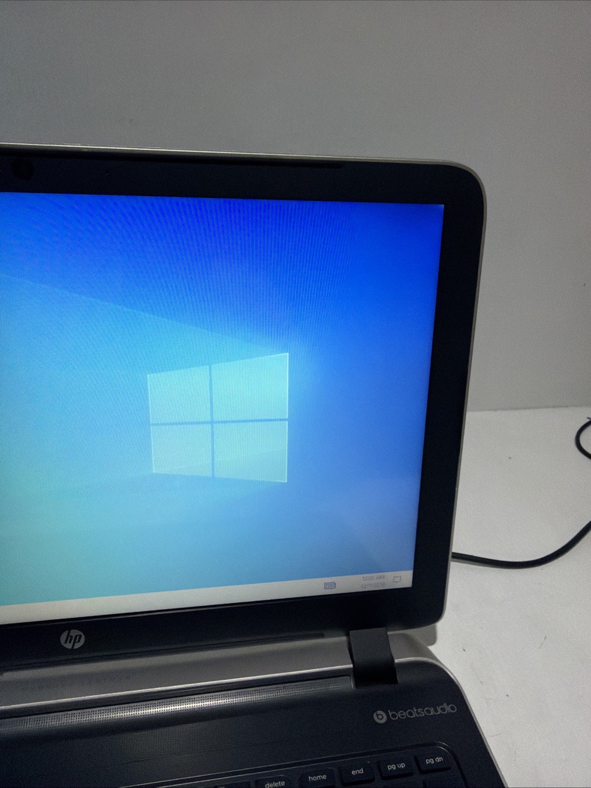 Hp Pavilion 15 Laptop i3-4030U 6gb Ram 750gb HDD Windows 10 Home No P/S
