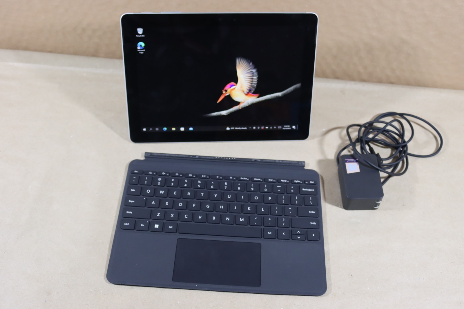 Microsoft Surface Go LTE 1825 10.5″ 8GB RAM 128GB SSD Cellular + Wifi