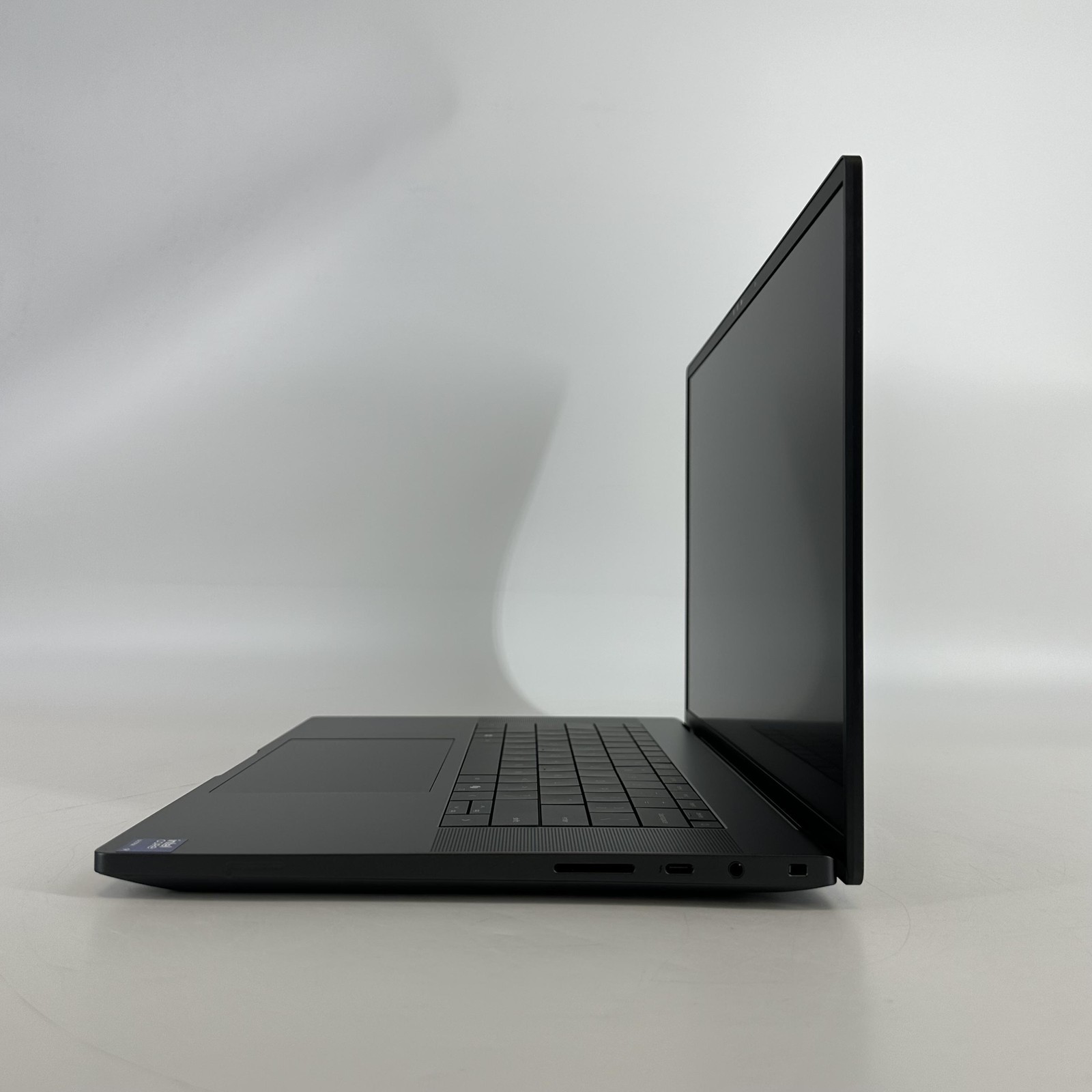 Dell Pro Max 16 Premium MA16250 FHD+ Ultra 9 285H 64GB 1TB SSD RTX PRO 3000