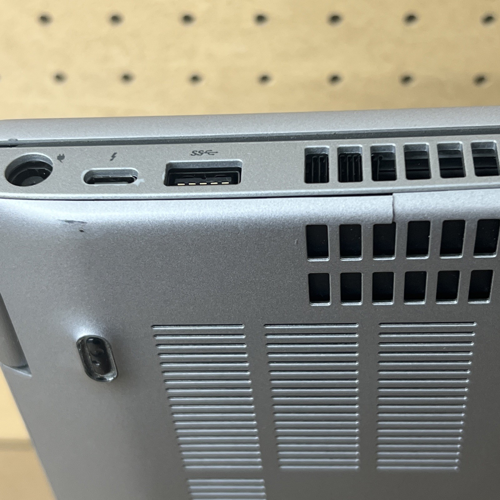 Dell Latitude 5511 i7-10850H 16GB Ram GeForce MX150 – Fair *No SSD/OS, Low Batt*