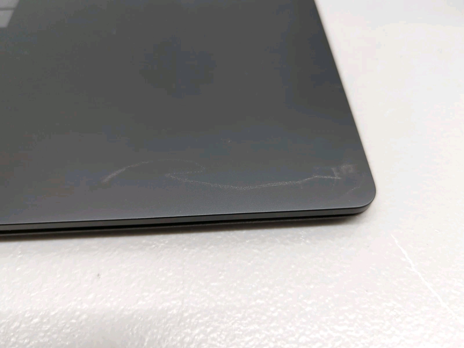 Microsoft Surface Laptop 2 13.5″ i7-8650U 16GB 512GB SSD Win 11 Pro – Used